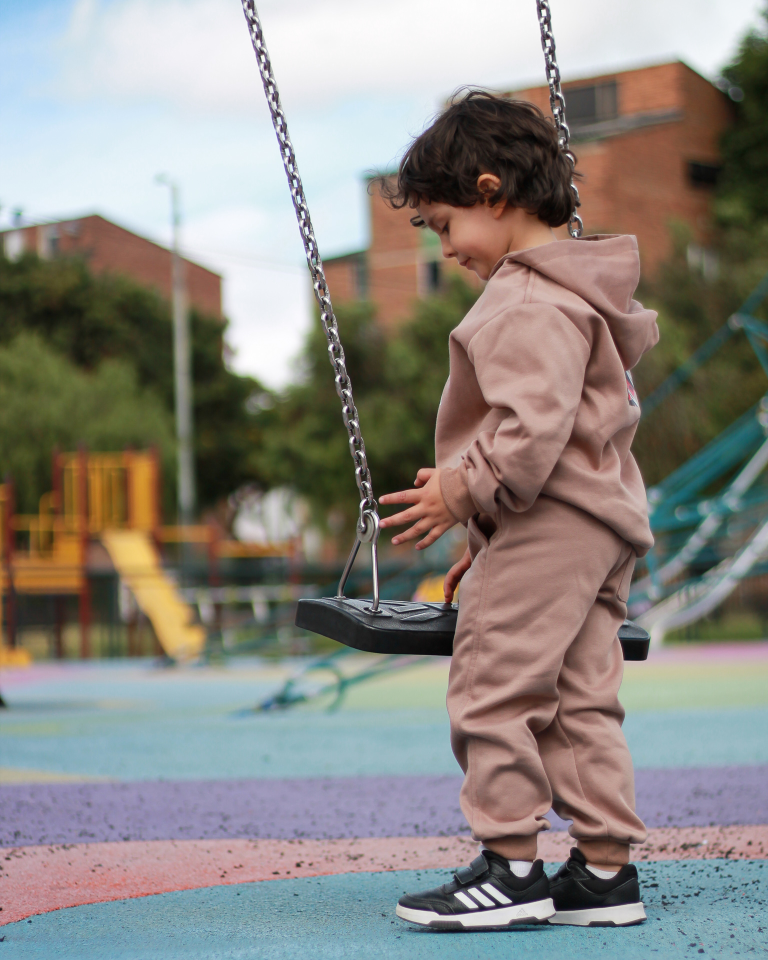 Hoodie Racing para niños, tallas 4 a 6 Taupe