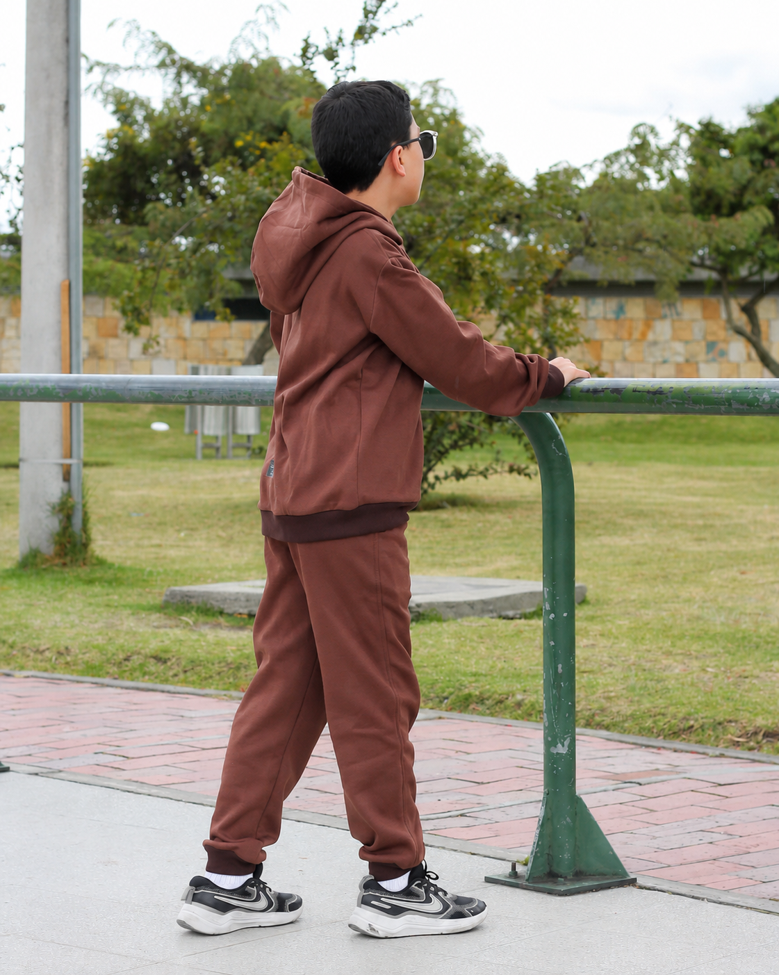 Hoodie Champion para niños, tallas 8 a 12 Café
