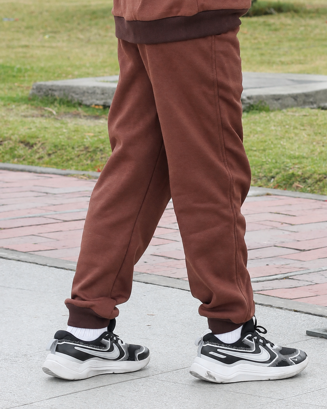 Jogger Champion para niños, tallas 8 a 12 Café