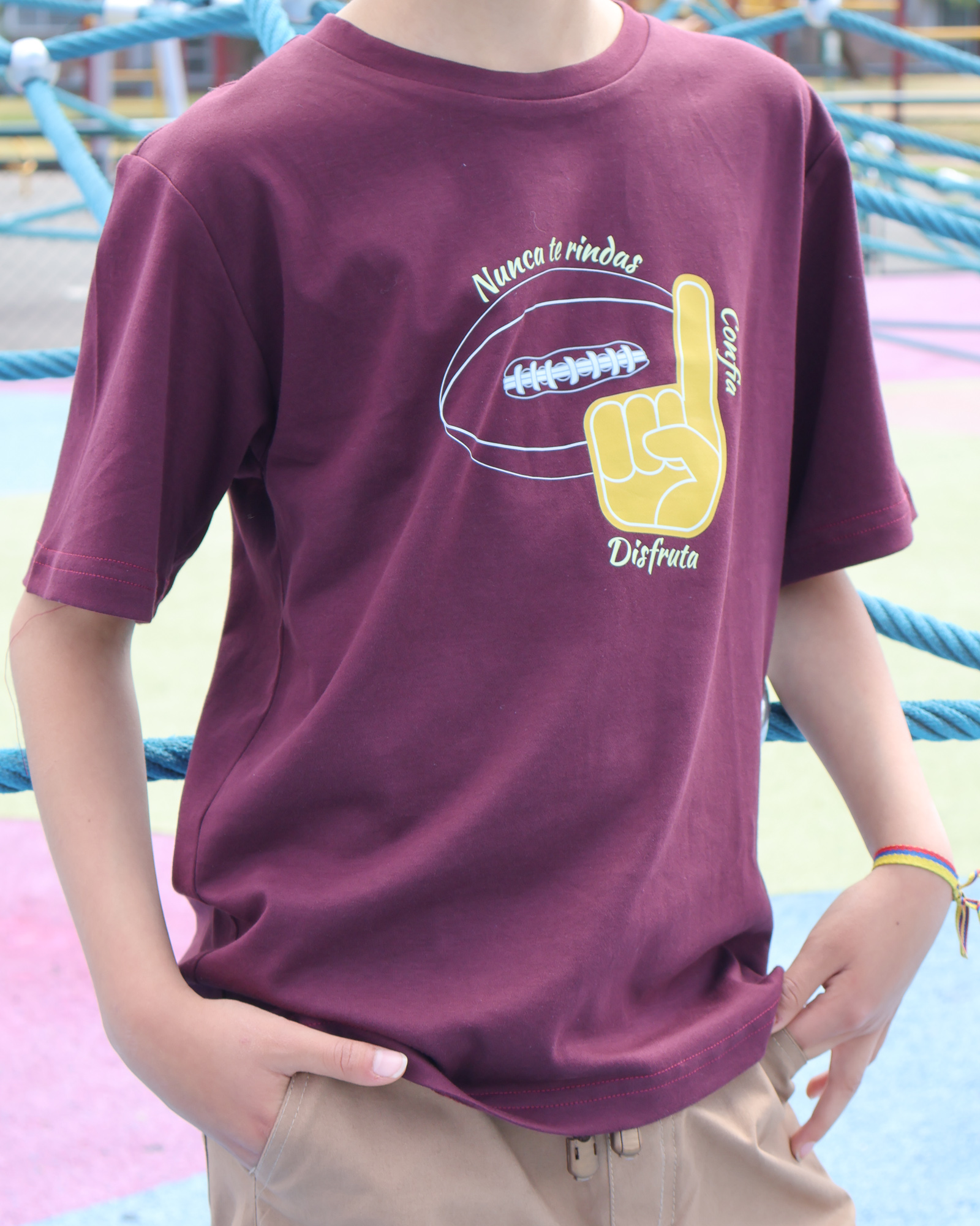 Camiseta Semi Oversize Winning Attitude para niños, tallas 8 a 12 Vino