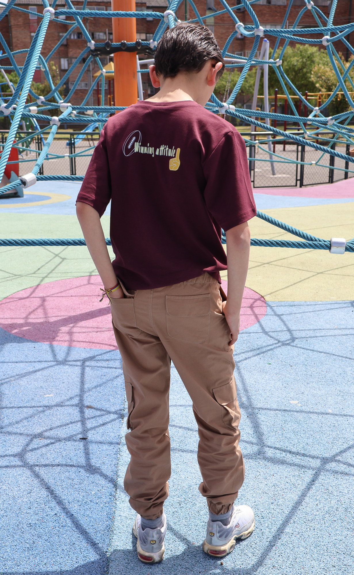 Camiseta Semi Oversize Winning Attitude para niños, tallas 8 a 12 Vino