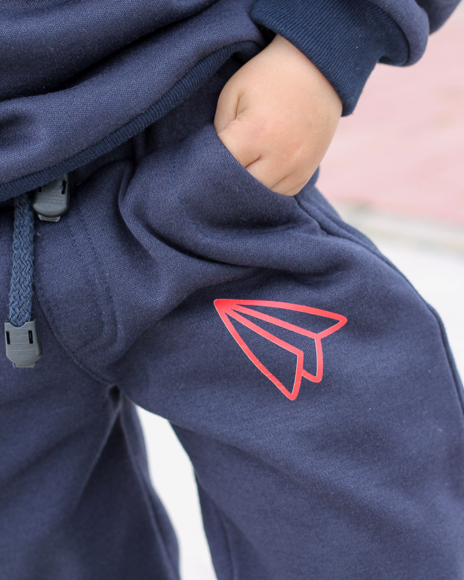 Jogger Unlimited Great para niños, tallas 4 a 6 Azul Oscuro