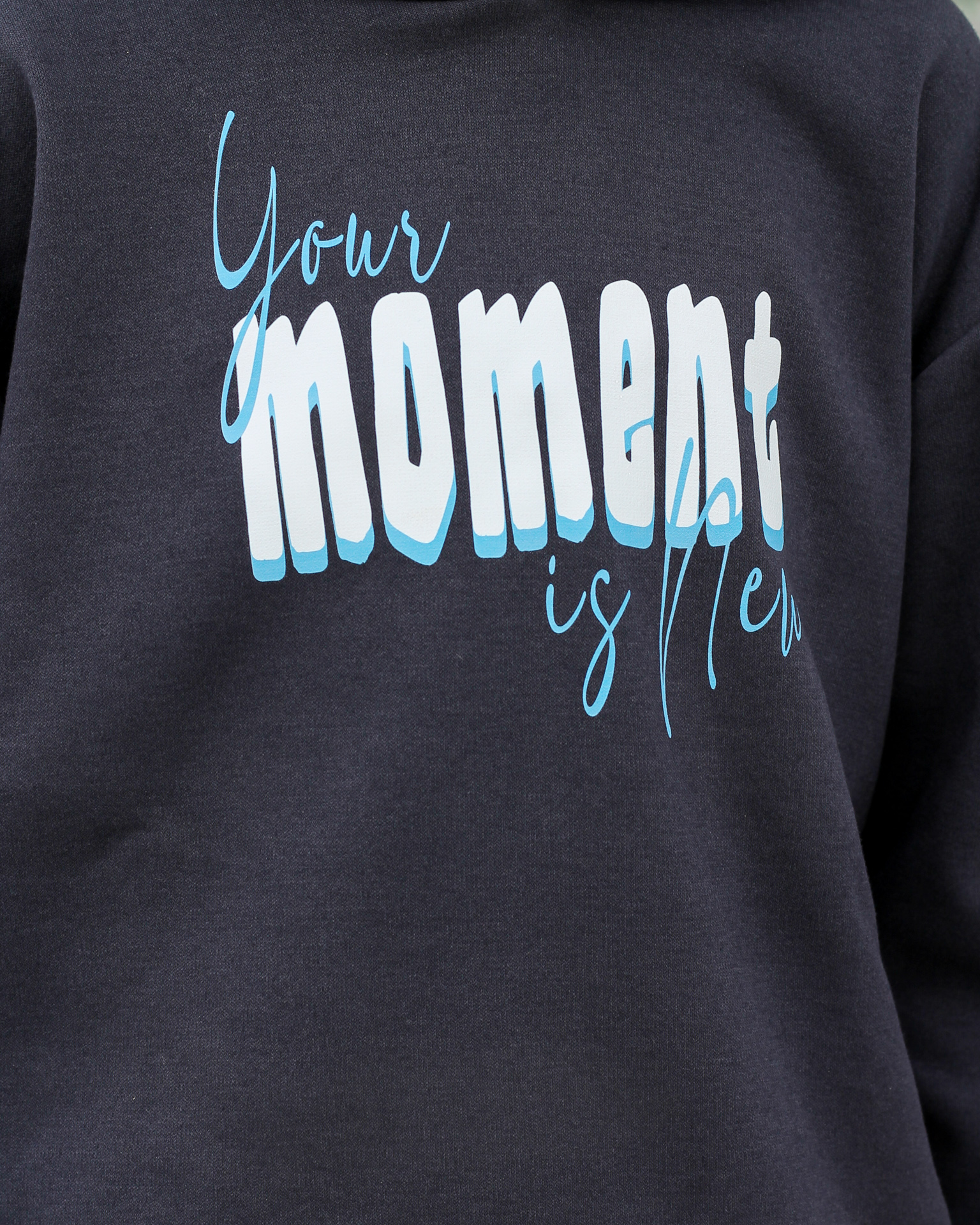 Hoodie Moment para niños, tallas 8 a 12 Azul Oscuro