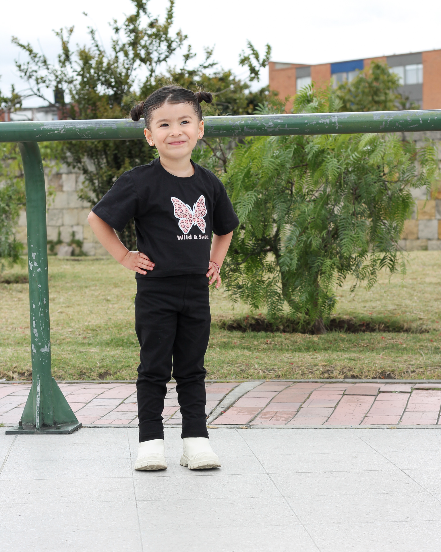 Camiseta Murcielago Wild & Sweet para niñas, tallas 4 a 6 Negro