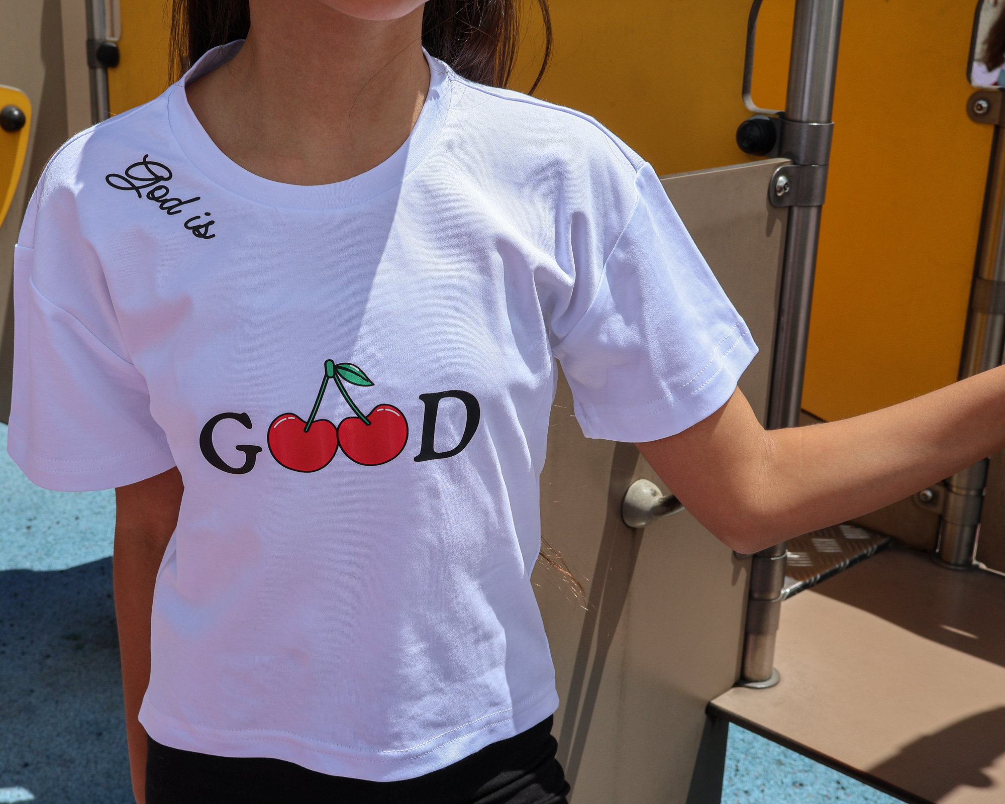 Camiseta Murcielago God is Good para niñas, tallas 8 a 12 Blanco