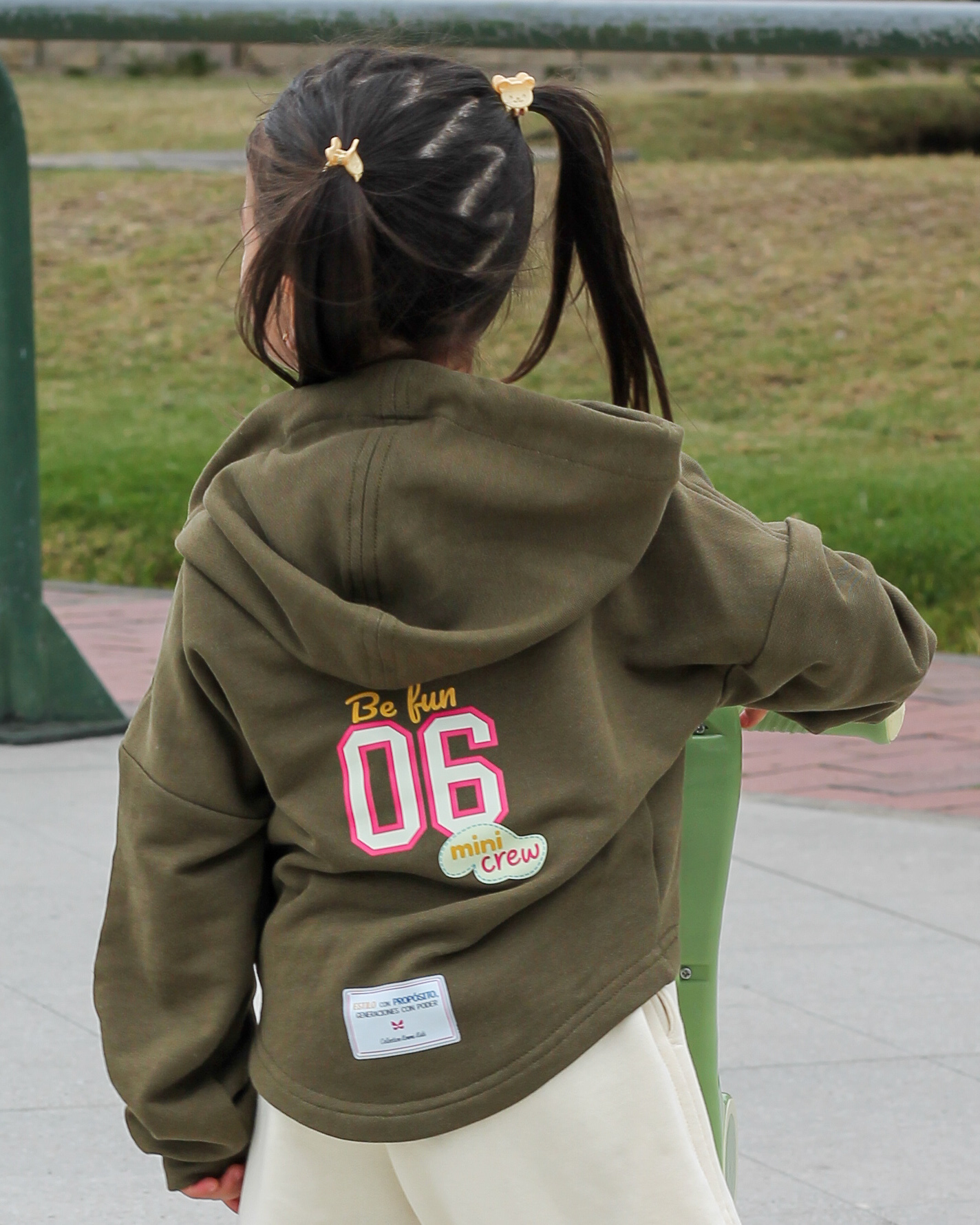 Hoodie Crop Sunshine para niñas, tallas 4 a 6 Verde - Mantequilla